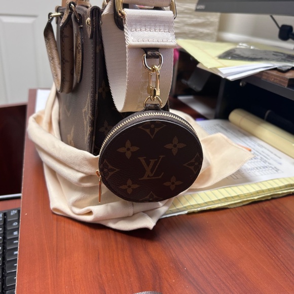 3100$ with wallet and strap - Picture 3 of 14